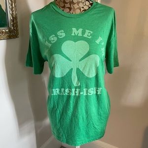 🍀💋Kiss Me I’m Irish-ish T-shirt size L 💋🍀